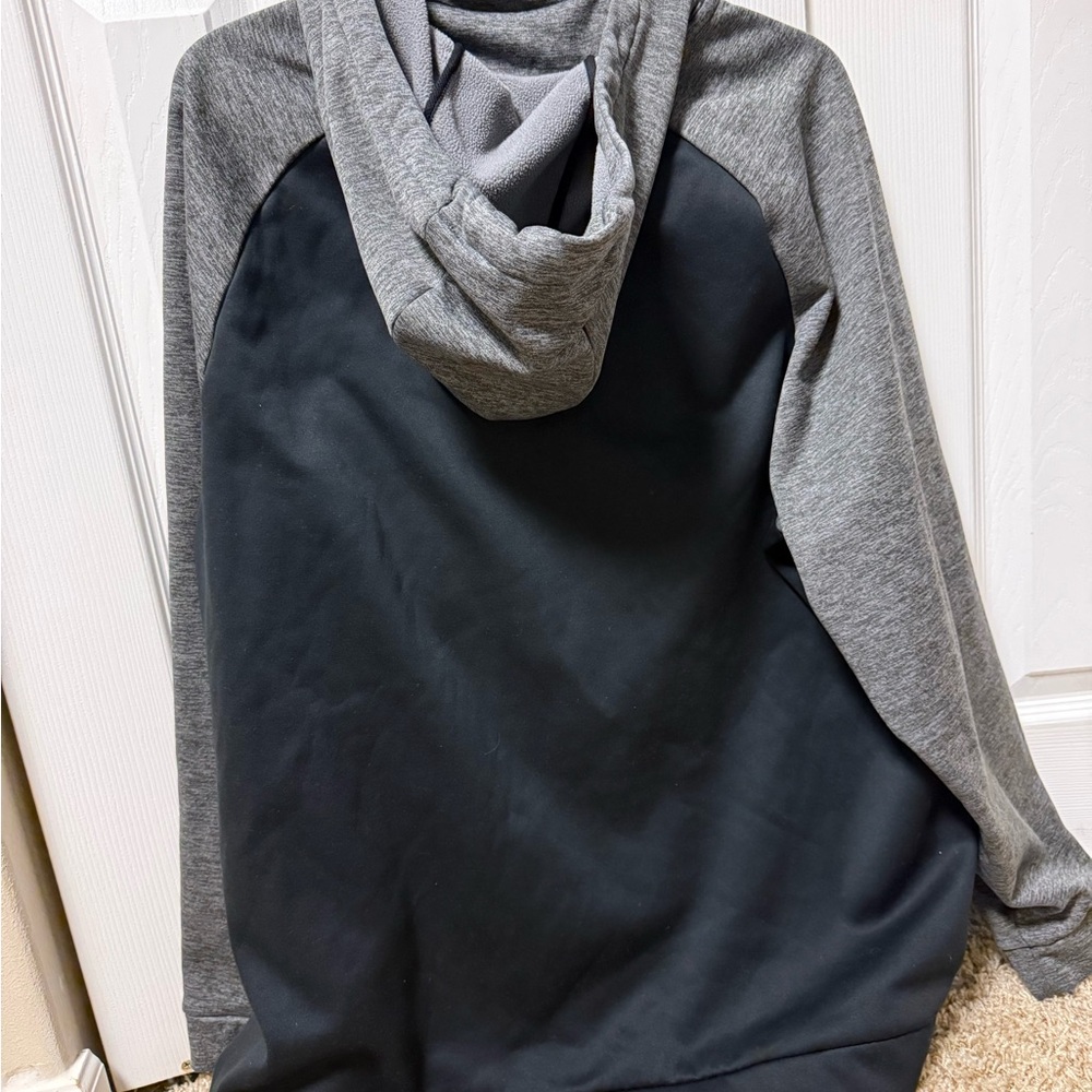 Nike Dri-FIT Black and Gray Jacket - Picture 2 of 3